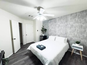 3 Schlafzimmer, Schreibtisch, Bügeleisen/Bügelbrett, kostenloses WLAN