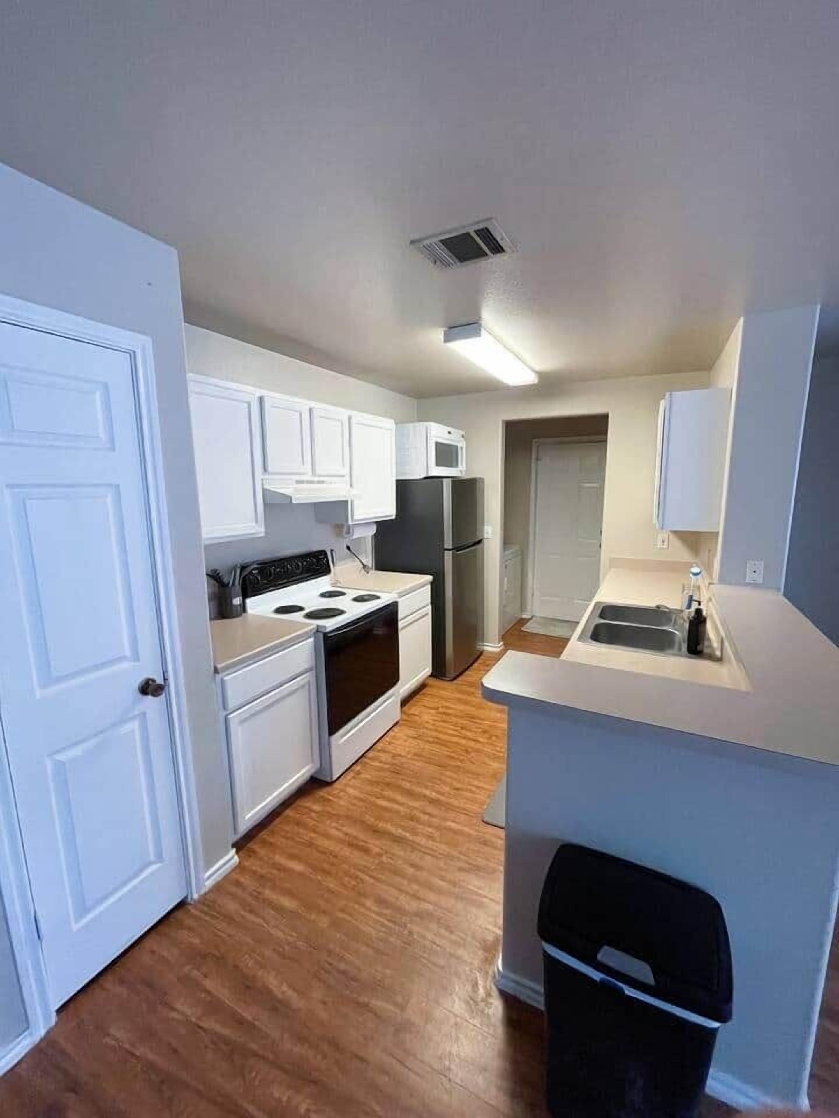 冰箱、微波炉、烤箱、炉灶