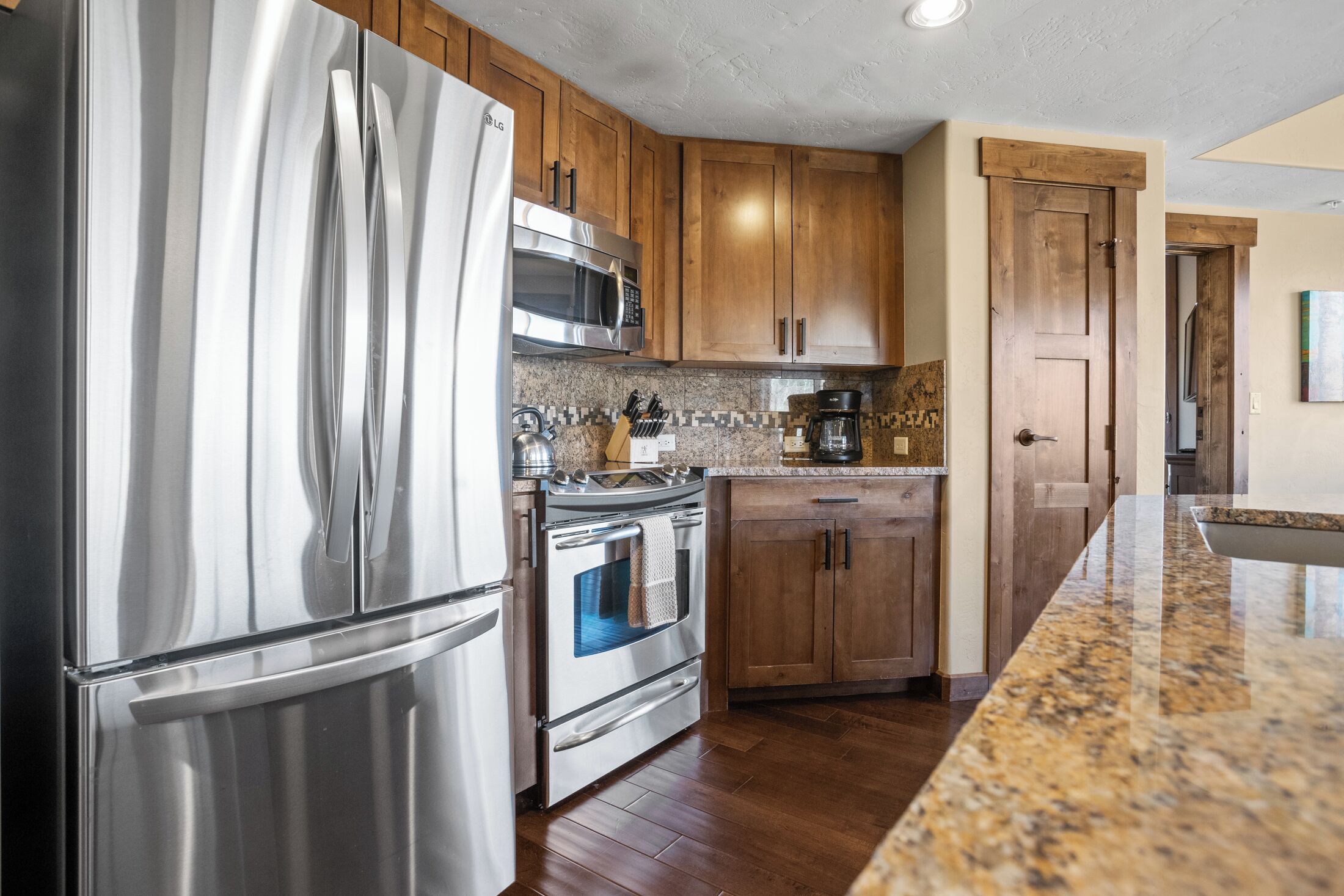 Frigorifero, microonde, forno, piano cottura