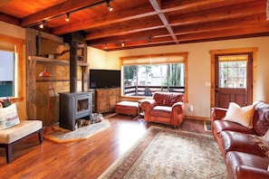 Smart-TV, Kamin, Arbeitsbereiche