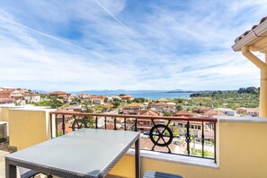 تناول الطعام بالخارج