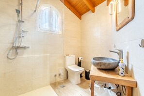 Dusche, Haartrockner, Handtücher
