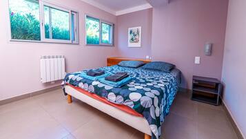 2 chambres, fer et planche Ă repasser, Wi-Fi gratuit, draps fournis