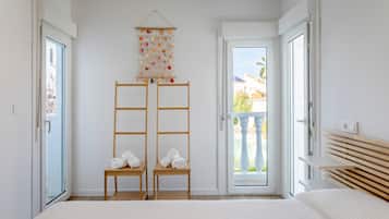 Iron/ironing board, free WiFi, bed sheets