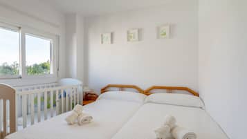 4 bedrooms, iron/ironing board, free WiFi, bed sheets