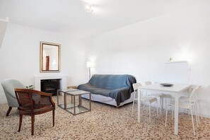 Fireplace - Holiday Home 'Villa Disfrutones' with Private Pool, Terrace and Garden (Conil de la frontera)