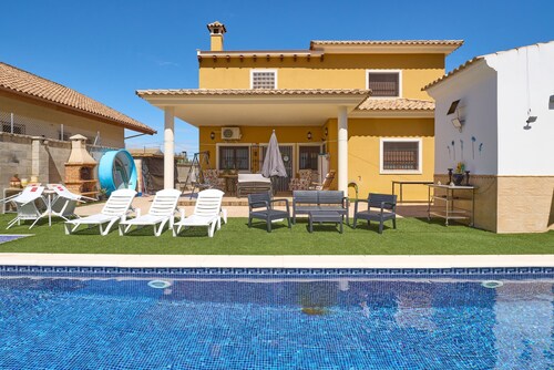 Holiday Home 'Marisol' House' with Shared Pool, Wi-Fi and Air Conditioning