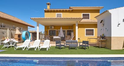 Holiday Home 'Marisol' House' with Shared Pool, Wi-Fi and Air Conditioning