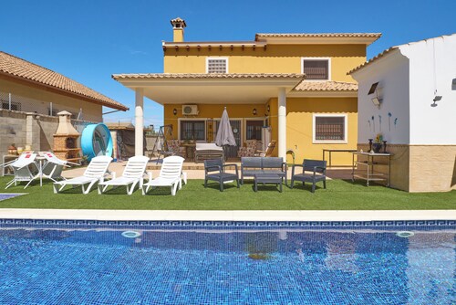 Holiday Home 'Marisol' House' with Shared Pool, Wi-Fi and Air Conditioning