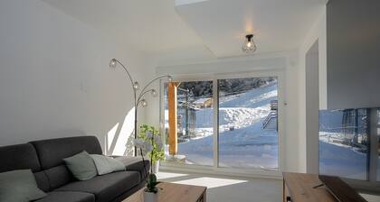 Ferienwohnung 'Les Iris' mit Bergblick, privatem Garten und Wi-Fi