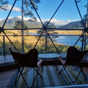 Huone | 1 makuuhuone, tallelokero huoneessa, pimennysverhot