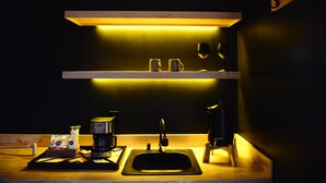 A kitchen with a wooden countertop, a coffee maker, a sink, and a shelf with glasses. - lobo glamp  (Amanalco de Becerra)