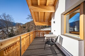 Outdoor dining - Apartment 'Hubertus - Speikboden' with Mountain View, Private Terrace and Wi-Fi (Sand in Taufers)