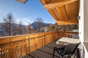 Outdoor dining - Apartment 'Hubertus - Speikboden' with Mountain View, Private Terrace and Wi-Fi (Sand in Taufers)