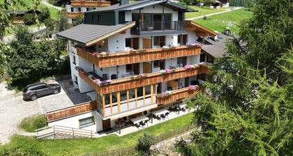 Ferienwohnung 'Hubertus - Wasserfallspitz' mit Bergblick, privater Terrasse und Wi-Fi