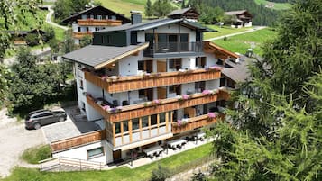 Esterni