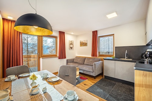Apartment 'Hubertus - Sonnklar' with Mountain View, Private Terrace and Wi-Fi