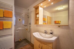 تجهيزات دش، مجففات شعر، مناشف