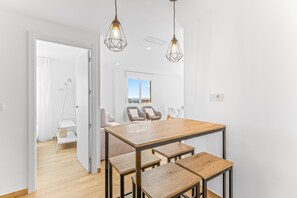 Dining - Apartment 'Sunflower Avenida' with Sea View, Balcony and Wi-Fi (Santa Pola)