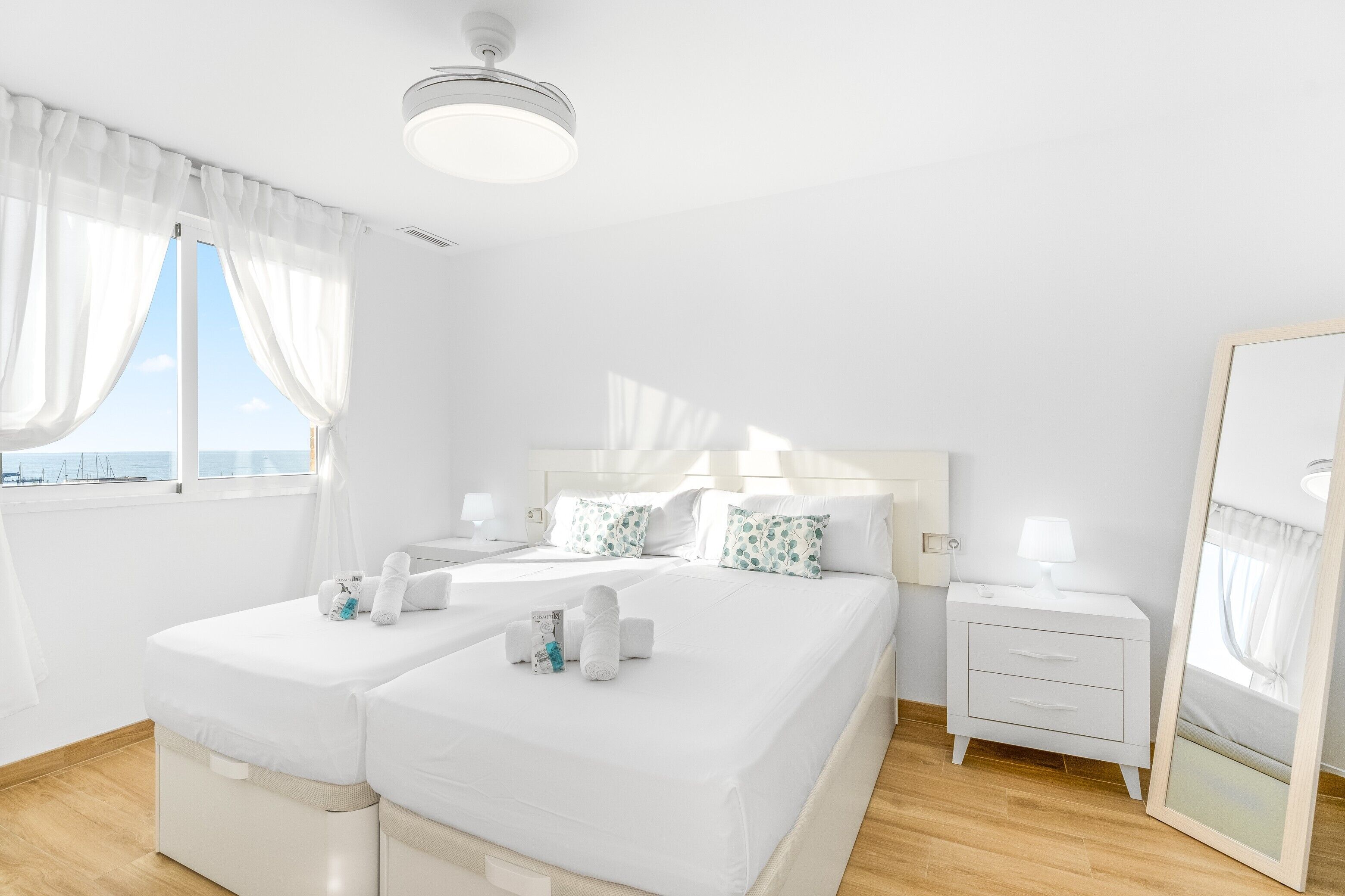 3 chambres, fer et planche à repasser, Wi-Fi gratuit, draps fournis