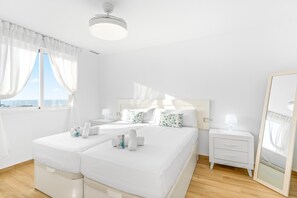 3 bedrooms, iron/ironing board, free WiFi, bed sheets - Apartment 'Sunflower Avenida' with Sea View, Balcony and Wi-Fi (Santa Pola)