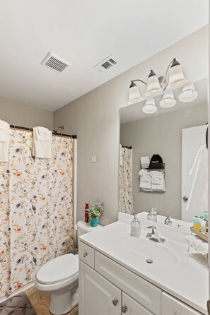 Hair dryer, towels - Economy Stay in West Auburn (Auburn)