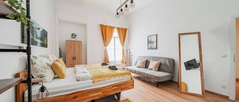 Apartment, 3 Bedrooms, Kitchen, Ground Floor | 3 bedrooms, individually decorated, individually furnished