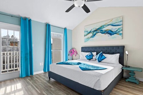 Beach house, 1.5 blocks from beach, 3bd, 3 bath