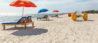 Beach house, 1.5 blocks from beach, 3bd, 3 bath