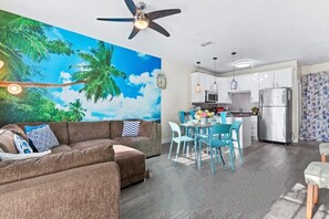 Smart TV - Beach house, 1.5 blocks from beach, 3bd, 3 bath (gulfport)