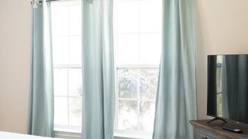 2 bedrooms, iron/ironing board, travel cot, free WiFi