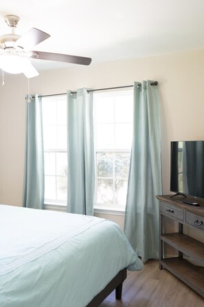 2 habitaciones, tabla de planchar con plancha y cuna de viaje