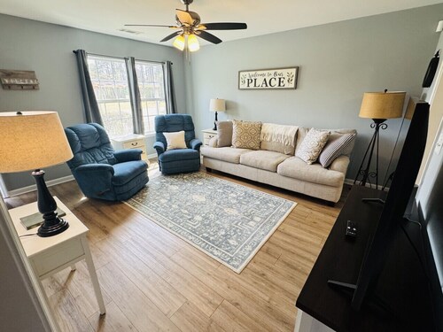 Clean Professionally Managed Auburn Stay | Unit B
