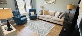 Affordable Cozy Stay 8 Miles From Campus