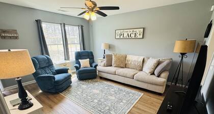 Clean Professionally Managed Auburn Stay | Unit B