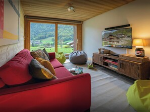 TV, fireplace, video games, stereo