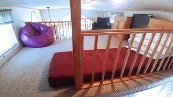 2 bedrooms, iron/ironing board, travel cot, free WiFi