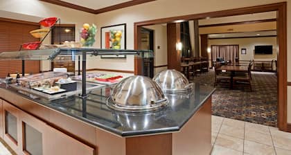 Free Breakfast, Pool, Hot Tub, Gym. Great Suite!