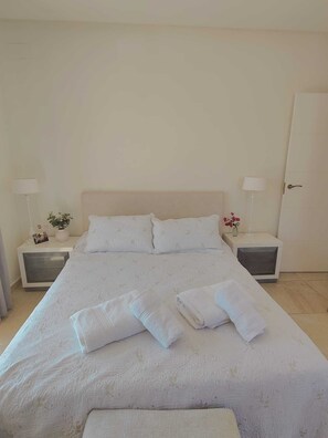 3 quartos, ferros/tábuas de passar roupa, Wi-Fi, roupa de cama