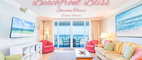 คอนโด, หลายเตียง, ระเบียง, วิวทะเล (Beachfront Bliss at Shoreline Towers ) | บริเวณนั่งเล่น | ทีวีจอแบน 41 นิ้ว พร้อมช่องดิจิตอล