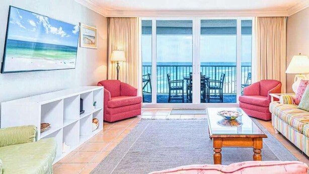 Condo, várias camas, sacada, vista para o oceano (Beachfront Bliss at Shoreline Towers ) | Área de estar