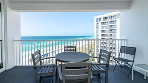 Leilighet, flere senger, balkong, havutsikt (Beachfront Bliss at Shoreline Towers ) | Utendørsservering