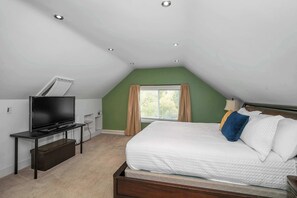 House, Multiple Beds, Hot Tub | 3 bedrooms, individually decorated, individually furnished, free WiFi - Westside Wanderlust (Cincinnati)