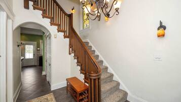 House, Multiple Beds, Hot Tub | Interior