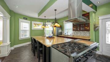 House, Multiple Beds, Hot Tub | Private kitchen | Fridge, microwave, oven, stovetop