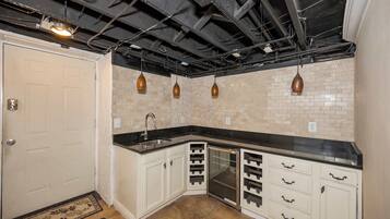 House, Multiple Beds, Hot Tub | Interior