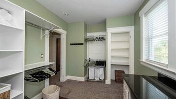 House, Multiple Beds, Hot Tub | Interior