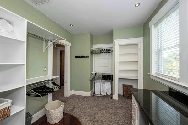 House, Multiple Beds, Hot Tub | Interior