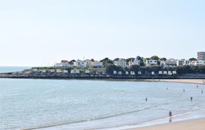 Una playa cerca