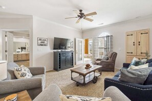 Condo, Multiple Beds, Kitchen, Garden View (Leisure at the Legacy of Thousand) | Living area | 42-inch flat-screen TV with digital channels - Leisure at the Legacy of Thousand Hills (Branson)